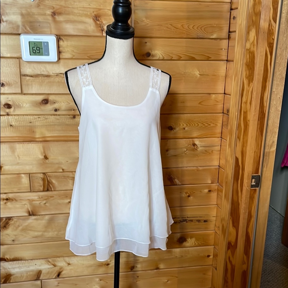 Elegant White Sleeveless Top